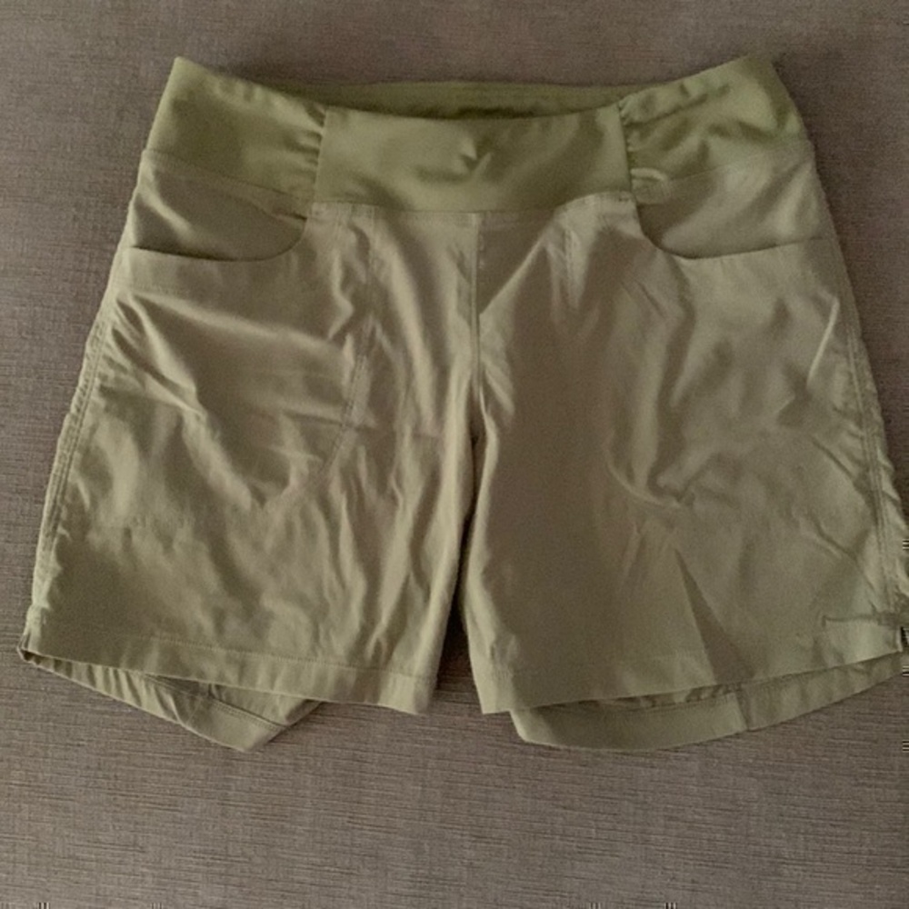 EUC Mountain Hardware olive green shorts